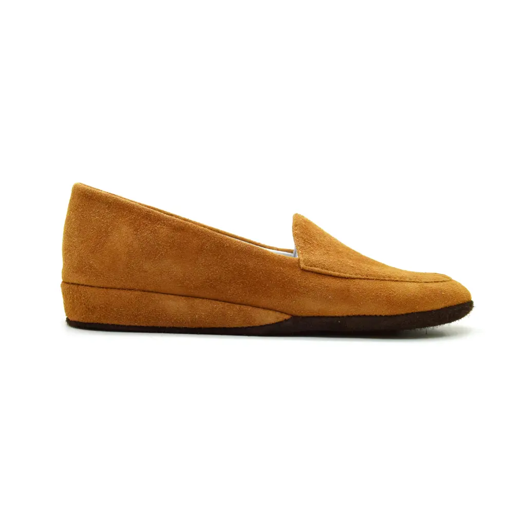 CLAIRE Ch Vel Camel 03.webp