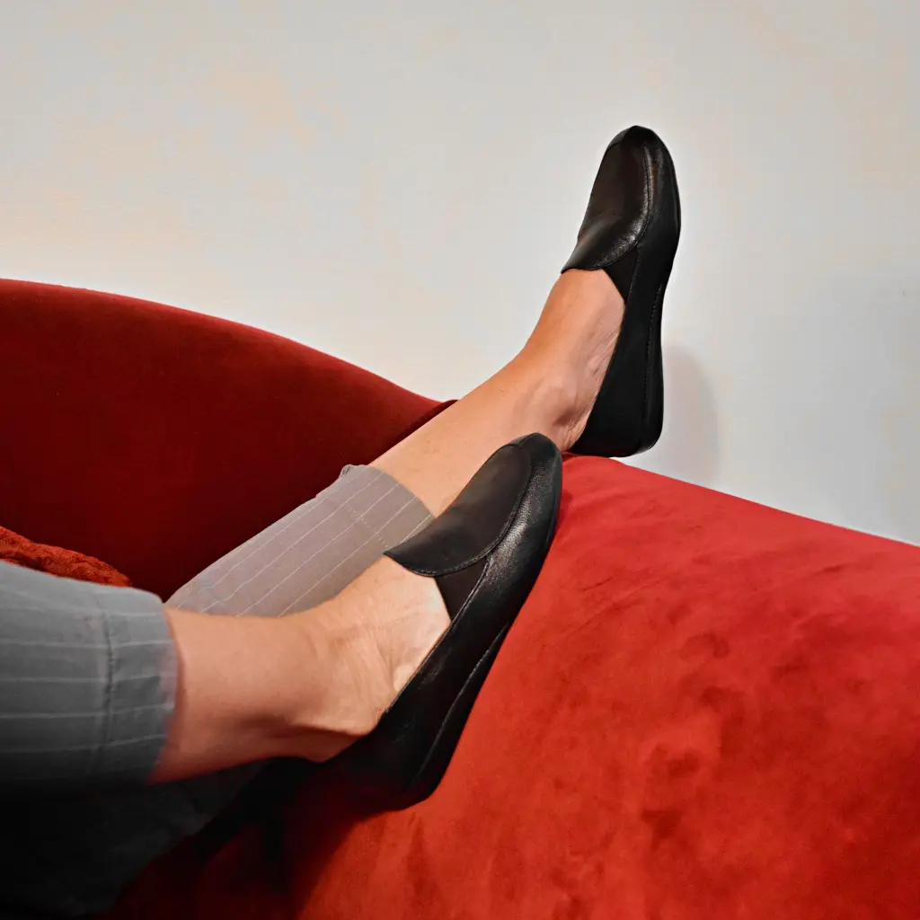 SUZAN-noir-02c.webp